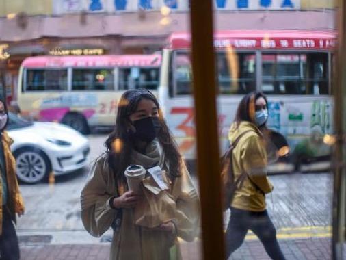 香港进一步收紧社交距离措施：商场、超市等关闭至24日