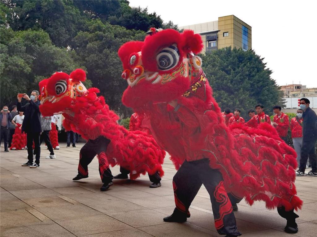 同饮东江水，共迎吉祥年！香港同胞在深迎新春