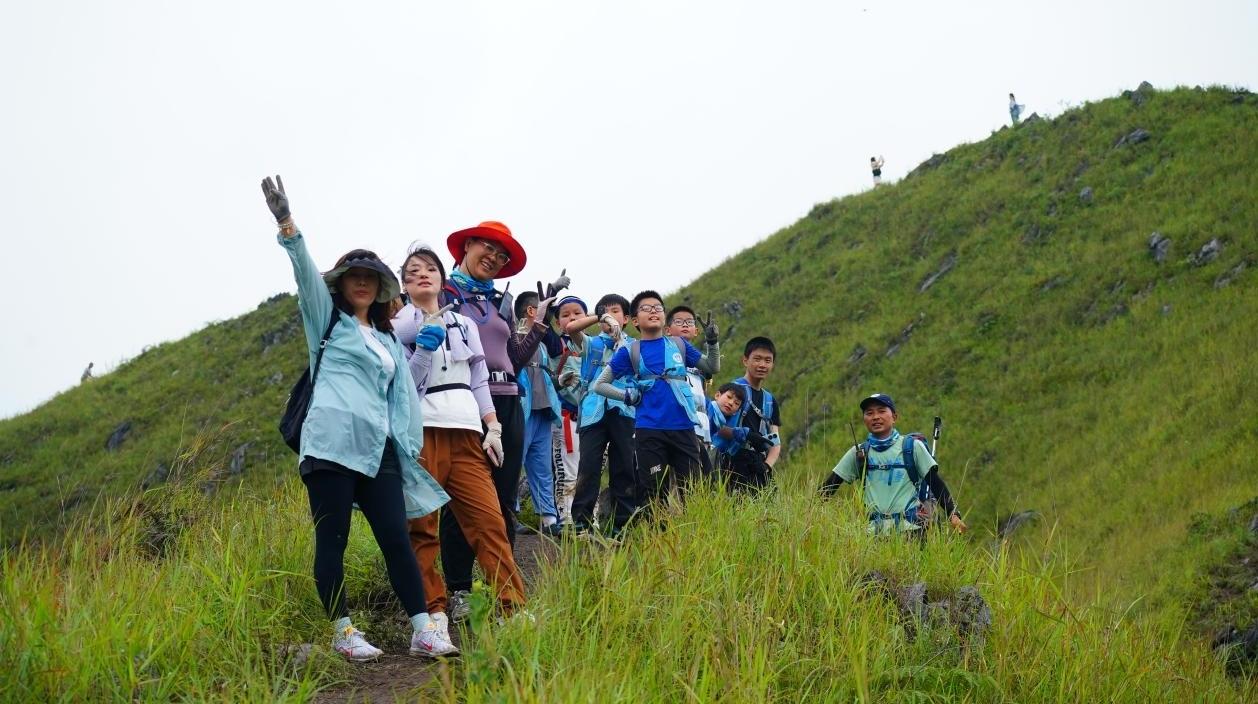 精英登山队开创青少年户外运动新天地