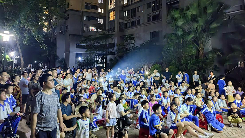 新时代文明实践|龙城吉祥社区开展“缤纷夏夜，星空电影节”观影活动