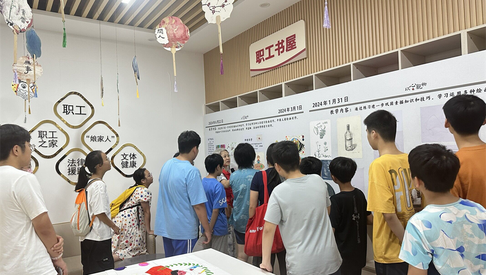 学习动态丨鹏兴社区居民美术展“有人气”“接地气”